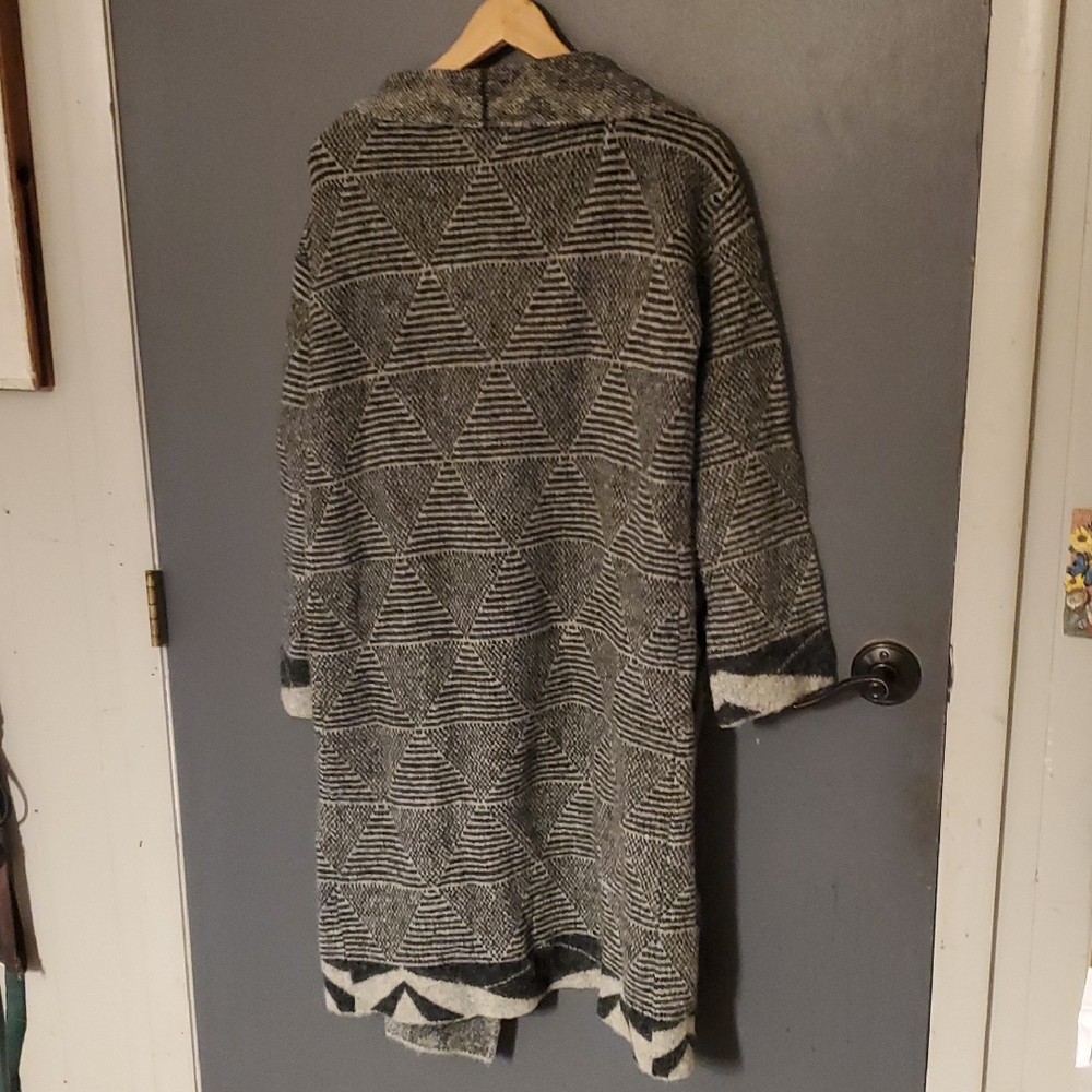 Cyrus Gray Cardigan Sweater with Open Front and Shawl Collar - Picture 5 of 6